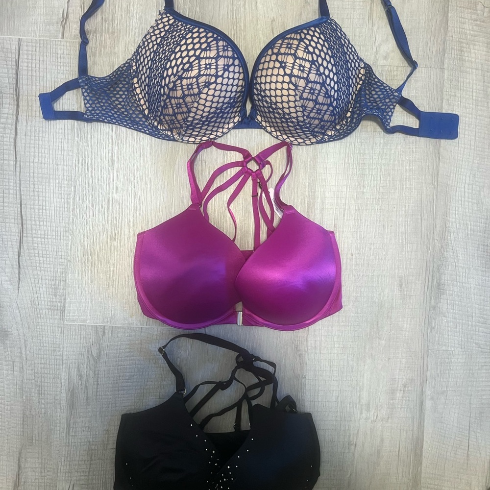 Lot of 3 Victoria Secret bras, one is new with tags, 32DDD